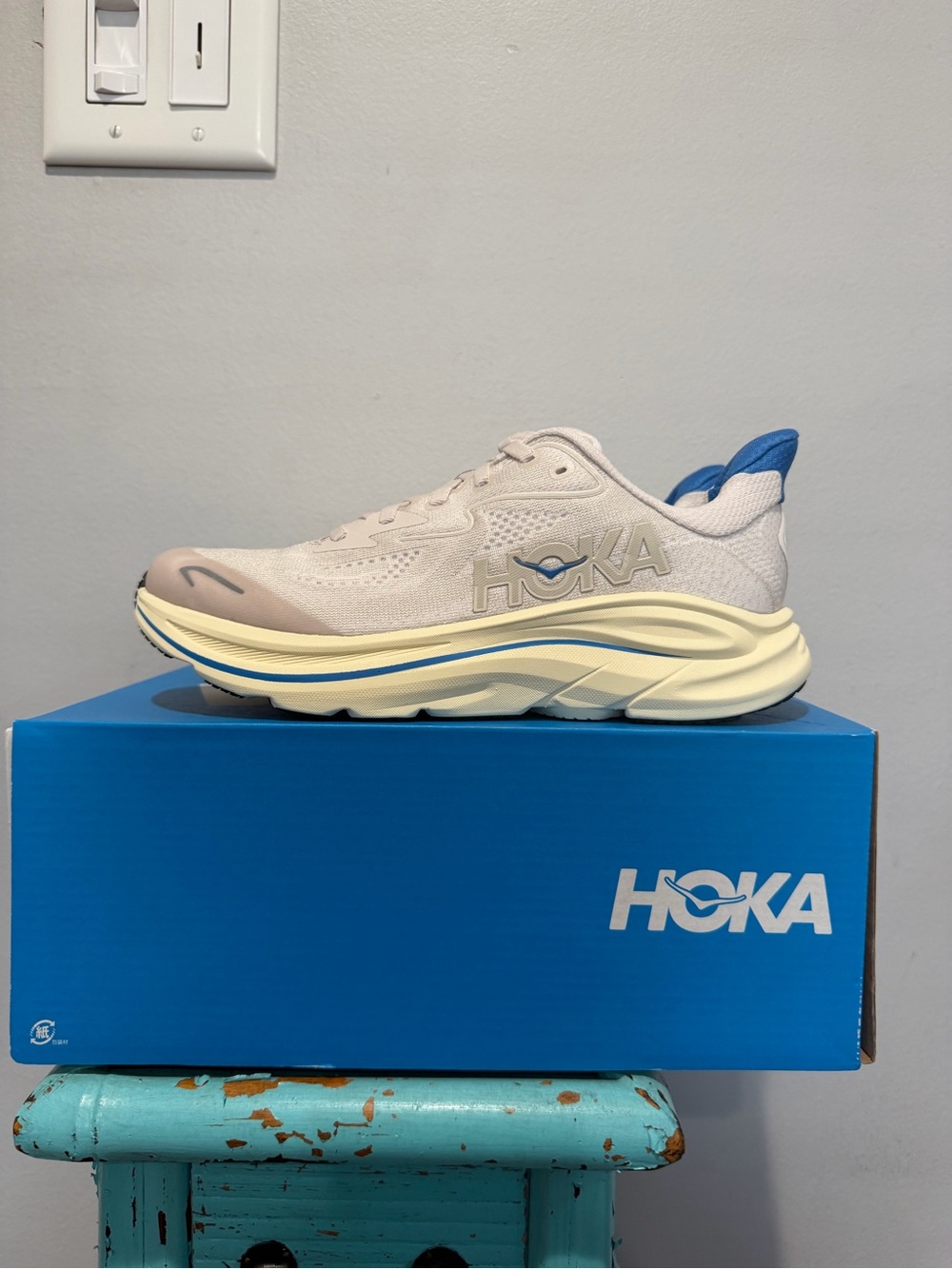 NEW HOKA CLIFTON 10 BIG KIDS Size 5